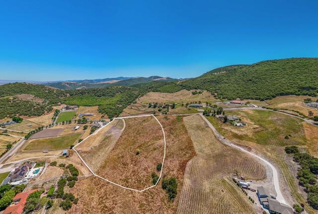 44746 Sun Valley Drive, King City CA: https://media.crmls.org/mediaz/07804fe1-576a-44ba-a841-04dfed0e3a97.jpg