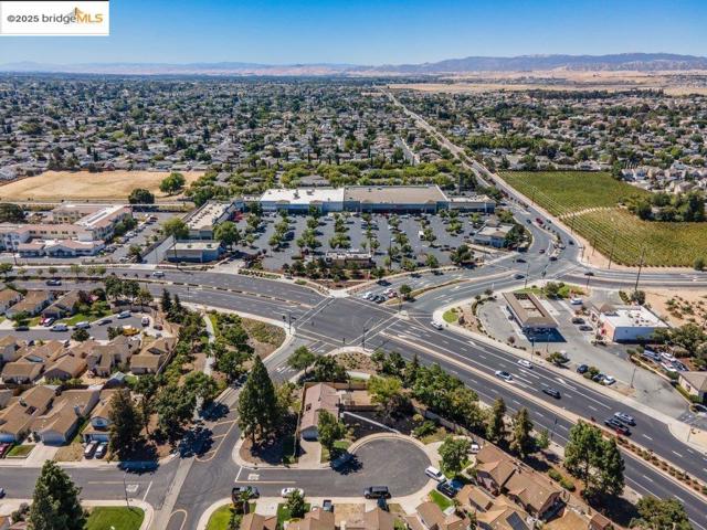 1927 Babbe St, Oakley CA: https://media.crmls.org/mediaz/0780864d-8fb2-46c9-a9be-5da9820a85d0.jpg