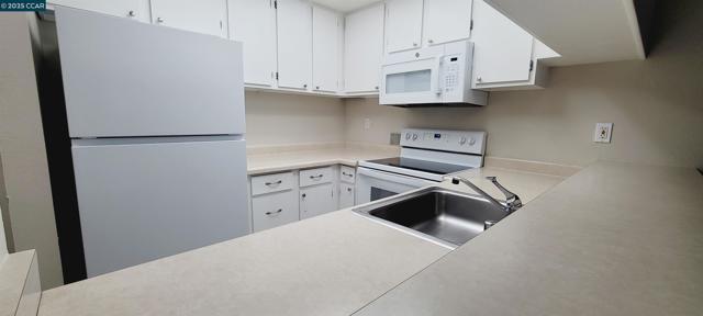 4214 Treat Blvd, Concord CA: https://media.crmls.org/mediaz/078095b6-d91b-4d82-837e-98f43739d43a.jpg