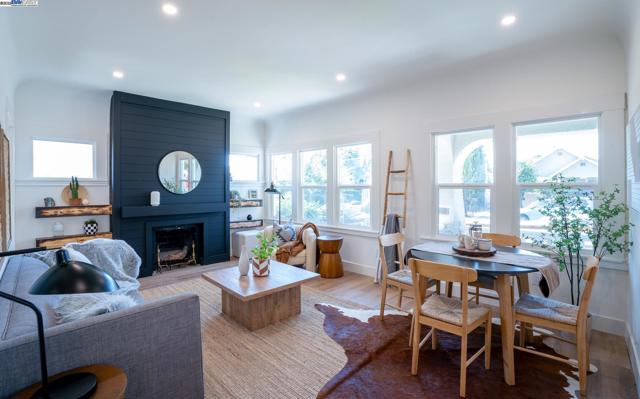 2232 Rosedale Ave, Oakland CA: https://media.crmls.org/mediaz/07814e54-2f74-4022-b8fb-31d37ea386ed.jpg