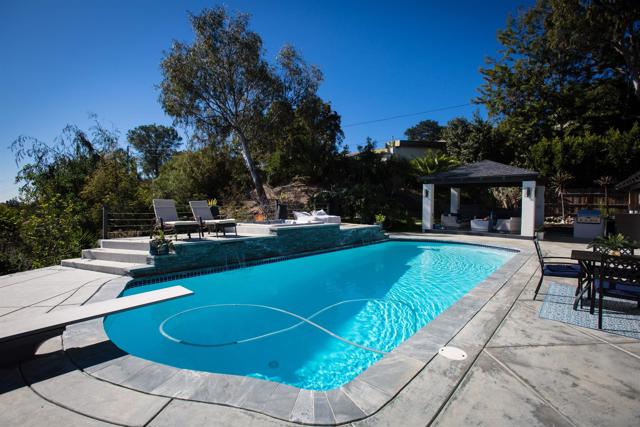 455 Glencrest Dr, Solana Beach CA: https://media.crmls.org/mediaz/07818de9-b503-45e2-8db2-daa794039e2b.jpg