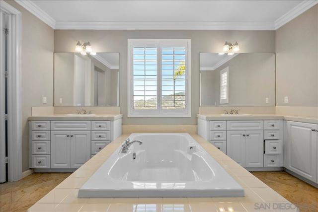 1850 Sheridan Way, San Marcos CA: https://media.crmls.org/mediaz/0781bc23-102d-43fb-adee-da87cdf5ccc3.jpg