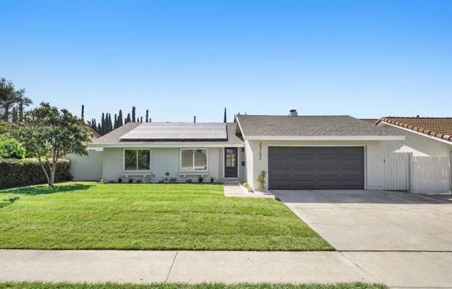 Detail Gallery Image 2 of 27 For 23152 La Vaca St, Lake Forest,  CA 92630 - 4 Beds | 2 Baths