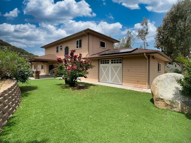 6433 Dehesa Road, El Cajon CA: https://media.crmls.org/mediaz/07820d4e-b4ad-49f1-8e0d-8c9d018e8b5d.jpg