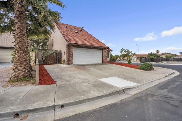 2380 Cabrillo Dr, Hayward CA: https://media.crmls.org/mediaz/07827236-78f9-421a-91be-4ee3817a80b5.jpg