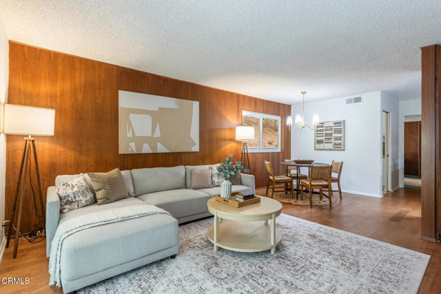 5766 Briartree Drive, La Canada Flintridge CA: https://media.crmls.org/mediaz/0782776c-68b9-479d-a48b-0b8014a768ec.jpg