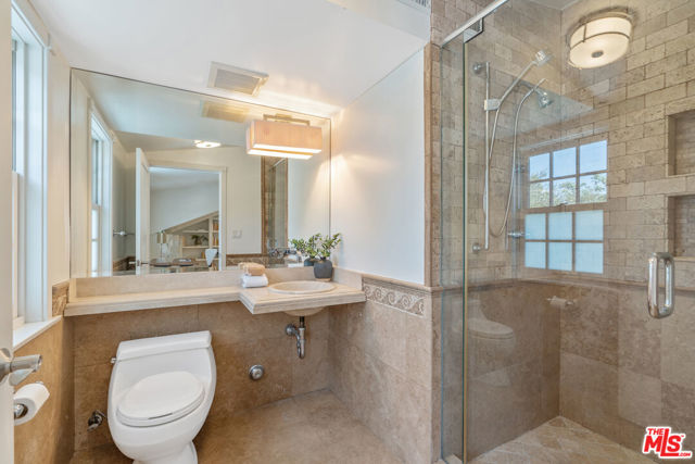 Image 41 of 57 For 632 Arden Boulevard