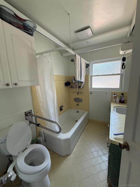 4039 Citradora Dr, Spring Valley CA: https://media.crmls.org/mediaz/0783786f-04c5-45b8-b7e6-d3b13bd8ac88.jpg