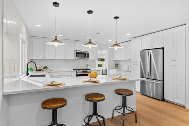 Detail Gallery Image 8 of 40 For 522 Lupine Way, Oceanside,  CA 92057 - 5 Beds | 3 Baths