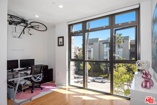13045 Pacific Promenade, Playa Vista CA: https://media.crmls.org/mediaz/0783ffa3-0d2e-4bcf-a8e0-fd972a873f62.jpg