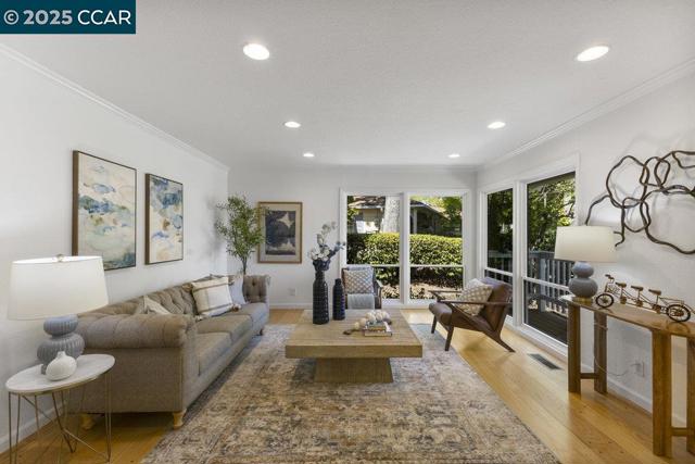 41 Iris Ln, Walnut Creek CA: https://media.crmls.org/mediaz/07848e17-4d0b-4bec-9c08-f49f1a3d3625.jpg