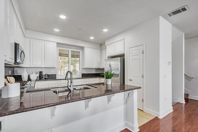 1142 Mente Linda Loop, Milpitas CA: https://media.crmls.org/mediaz/0784a8cc-908e-4847-98a3-828fd9a5792a.jpg