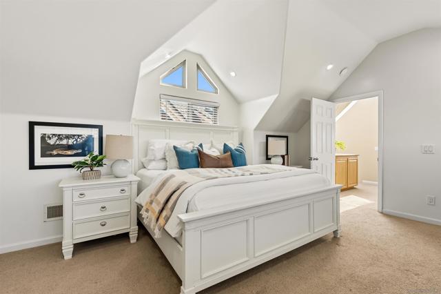 806 Redondo Ct, San Diego CA: https://media.crmls.org/mediaz/0784e4b3-3b42-44c5-ab38-5a62929f684f.jpg