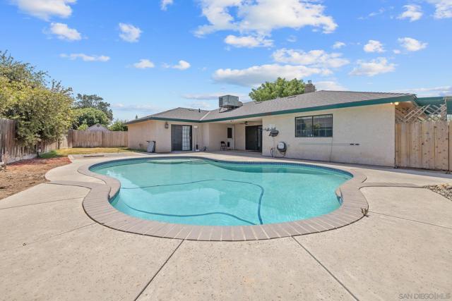 300 W Adrian Way, Hanford CA: https://media.crmls.org/mediaz/0784ecab-5610-4eb5-af79-e6d8aadfaa52.jpg
