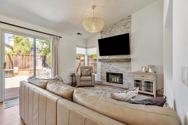 15202 Monticello Way, Morgan Hill CA: https://media.crmls.org/mediaz/07854985-7e67-4ab2-99bb-f75c130ddce9.jpg