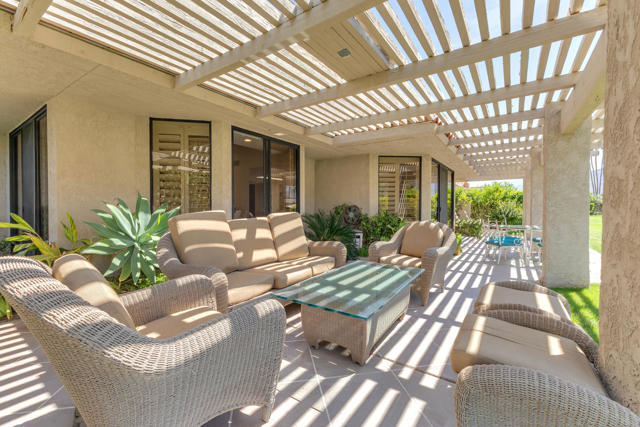 5 Stanford Drive, Rancho Mirage CA: https://media.crmls.org/mediaz/0785906e-d296-4cda-b2b9-2660661990cd.jpg