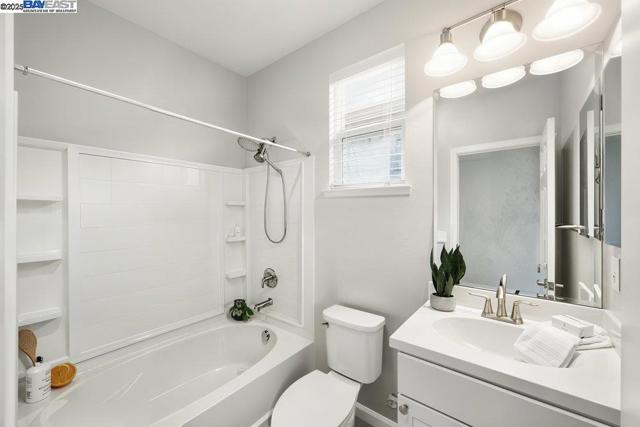 218 Stratus Cmn, Livermore CA: https://media.crmls.org/mediaz/0785945a-7b95-4ec6-8660-2406fc4f5d88.jpg