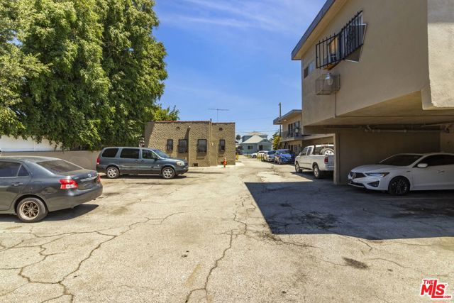 820 -824 W 95th Street, Los Angeles CA: https://media.crmls.org/mediaz/0785ffff-bfb5-4cbc-a753-0d7e8e91b3a1.jpg