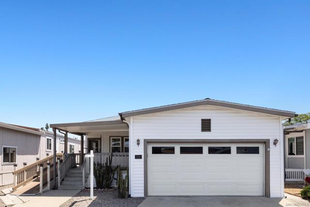 9255 N Magnolia Avenue, Santee CA: https://media.crmls.org/mediaz/07863400-41f9-429f-b7ca-fc716fc87e2a.jpg