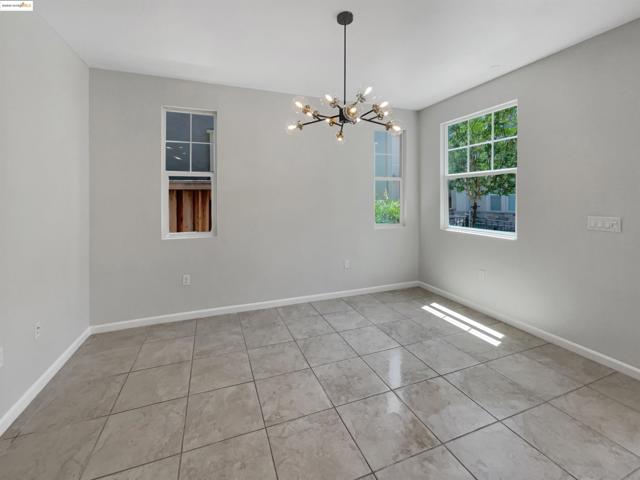 789 King Palm Ln, Brentwood CA: https://media.crmls.org/mediaz/07864b1a-6054-49ce-8f20-6c03510d72bb.jpg