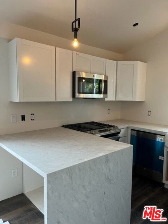 1843 19th Street, Santa Monica CA: https://media.crmls.org/mediaz/0787bdcd-b43a-4d7f-9133-3339113d0b5a.jpg