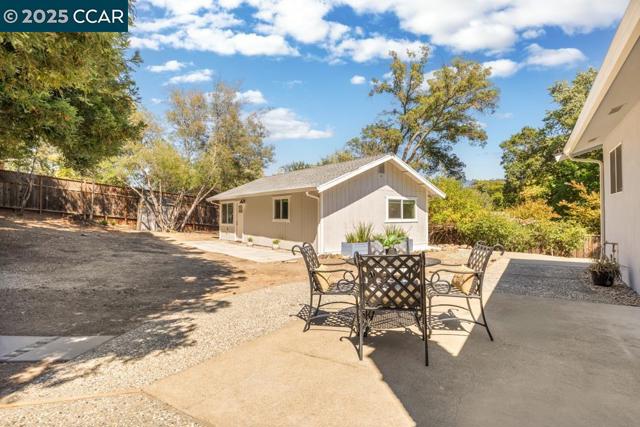 40 Loma Vista, Walnut Creek CA: https://media.crmls.org/mediaz/07884e2d-4985-4d77-bc4c-aa6e73ff275f.jpg