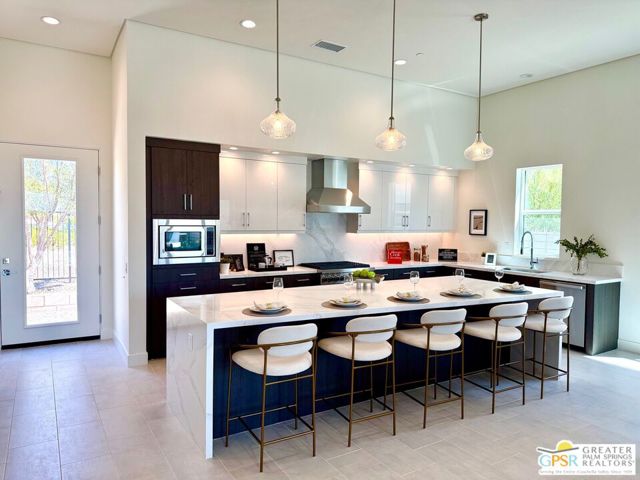 656 Palladium Boulevard, Palm Springs CA: https://media.crmls.org/mediaz/07887c38-2de6-4dbf-8f0c-3e6d21fbf4fe.jpg