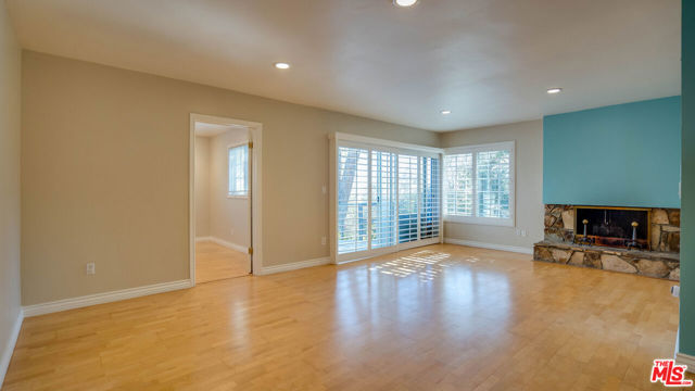 9631 CRYSTAL VIEW Drive, Tujunga CA: https://media.crmls.org/mediaz/0788fc84-0226-4f3f-9099-38aed46a1870.jpg