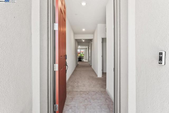 323 Sacramento St, Lathrop CA: https://media.crmls.org/mediaz/078908e2-aee3-4712-9ff6-da77e2610890.jpg