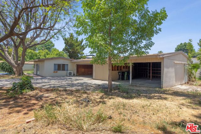 8400 Encino Avenue, Northridge CA: https://media.crmls.org/mediaz/07891961-4323-4f7e-88da-dd937cf2a0df.jpg