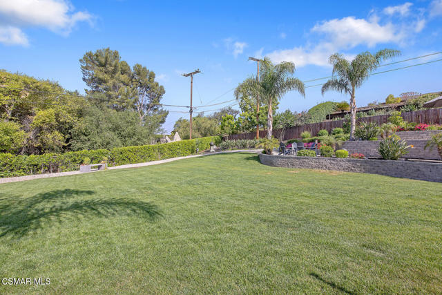 1233 Calle Olmo, Thousand Oaks CA: https://media.crmls.org/mediaz/0789953e-1e91-48cc-9097-e8e623712f41.jpg