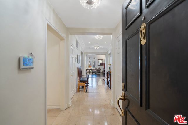 308 N Sycamore Avenue, Los Angeles CA: https://media.crmls.org/mediaz/0789ba42-10e4-483d-a2fe-fb50f3878baf.jpg