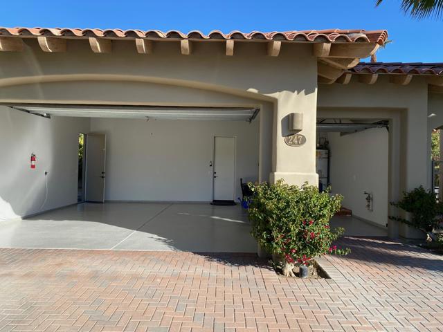 247 Loch Lomond Road, Rancho Mirage CA: https://media.crmls.org/mediaz/078a037a-4f41-4e76-955d-0299ca21acfa.jpg