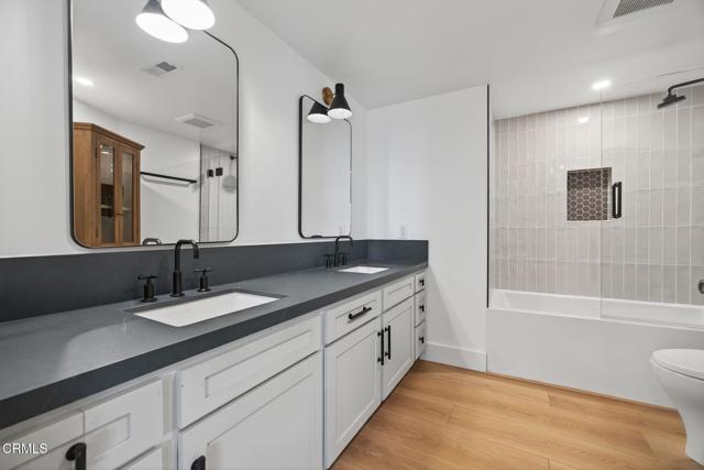 3256 Ocean Drive, Oxnard CA: https://media.crmls.org/mediaz/078a9dcd-609e-4014-977d-0f7068767029.jpg