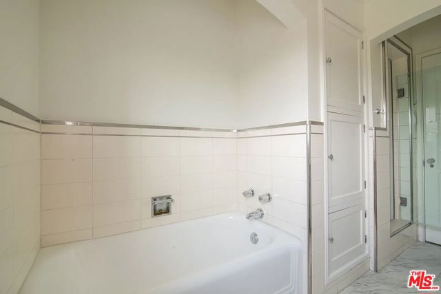 3691 Aureola Boulevard, View Park CA: https://media.crmls.org/mediaz/078b4e1f-16d3-450c-957a-bc7976b20b10.jpg