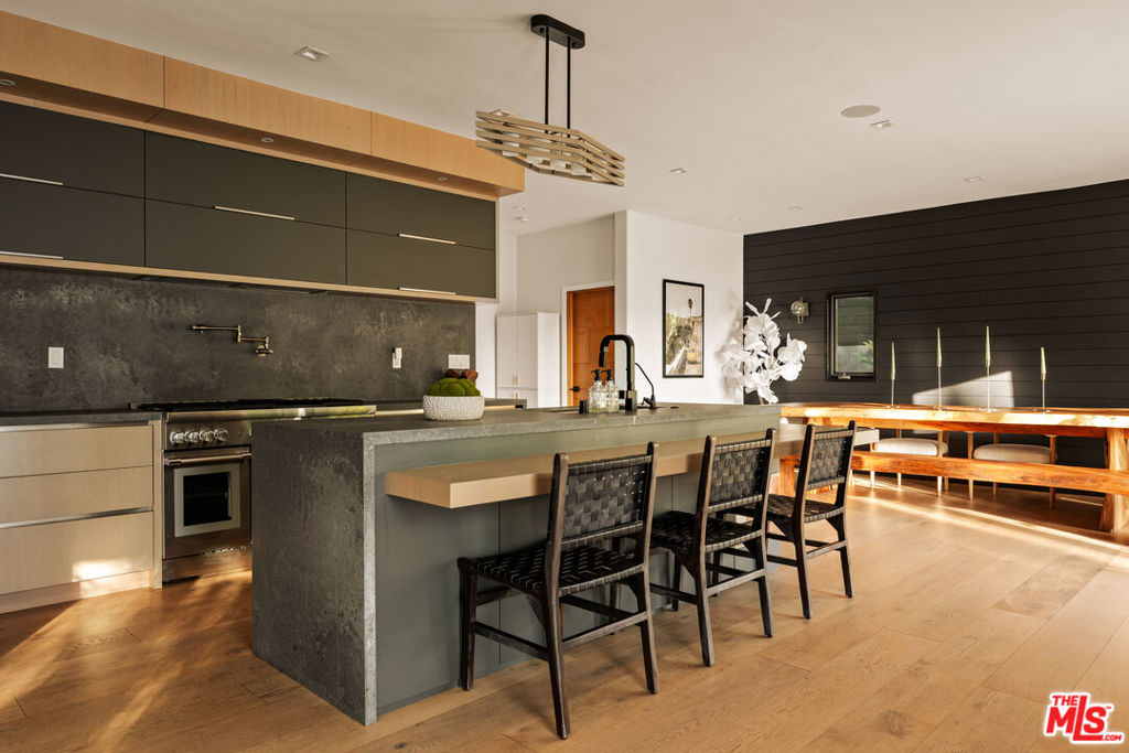 3936 Farley CourtStudio City img 2