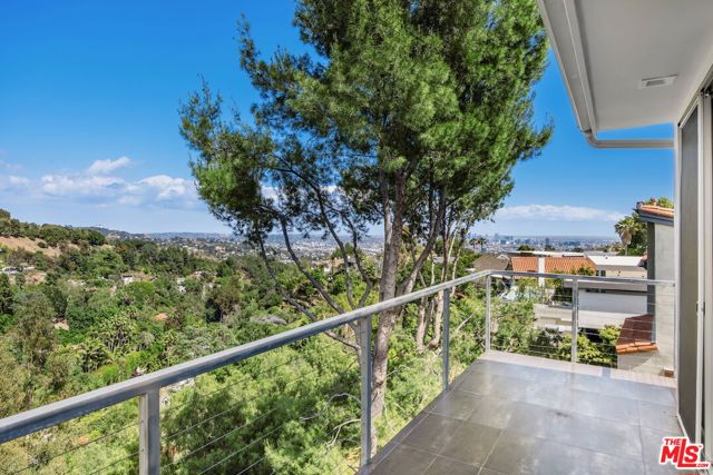2600 Carman Crest Drive, Los Angeles CA: https://media.crmls.org/mediaz/078cc34c-3f27-4664-8915-a0c9bc209167.jpg