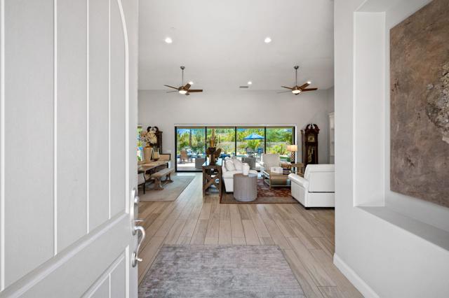 11 Alicante Circle, Rancho Mirage CA: https://media.crmls.org/mediaz/078cda67-1f30-43fc-bf17-903e9e620b49.jpg