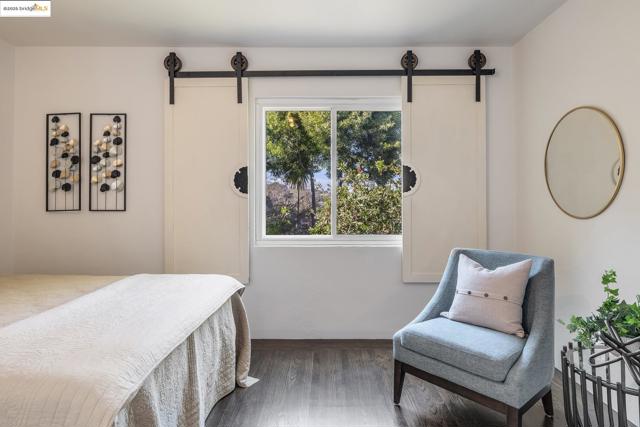 279 Pomona Street, Crockett CA: https://media.crmls.org/mediaz/078cfcc4-6bf2-4eef-907a-8fc4710657ac.jpg
