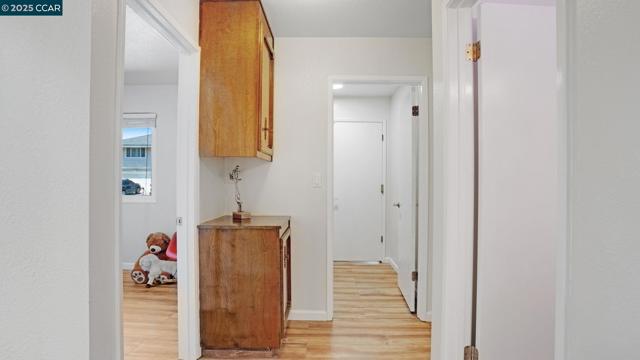 5517 Kirkwood Dr, Concord CA: https://media.crmls.org/mediaz/078d0bd3-cc63-4827-a75c-a22a0e68f8eb.jpg