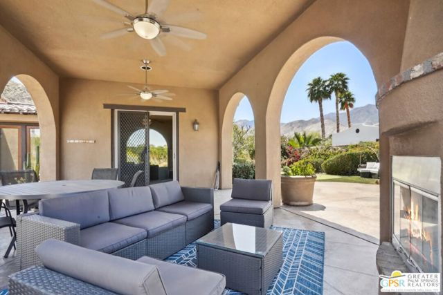 1070 Bella Vista, Palm Springs CA: https://media.crmls.org/mediaz/078d2fe6-8395-4f8e-9420-812df05fe6ae.jpg