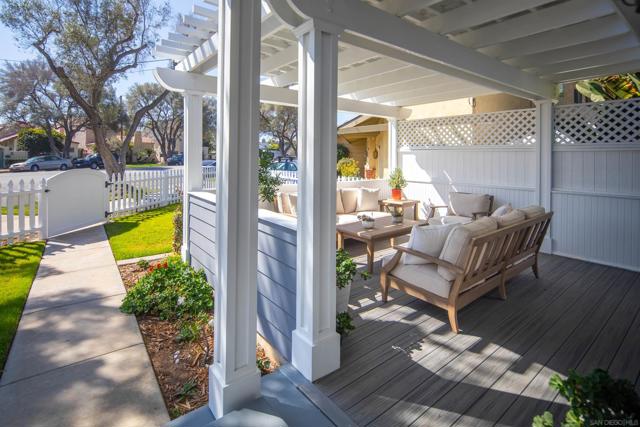 950 Olive Ave, Coronado CA: https://media.crmls.org/mediaz/078d73ab-a0a1-477e-8549-d57a41430d1d.jpg