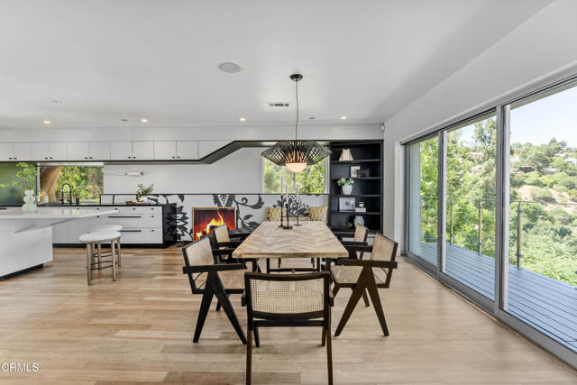 453 Frontenac Avenue, Los Angeles CA: https://media.crmls.org/mediaz/078df75c-bc41-435f-9dc6-cdc0e3efff51.jpg