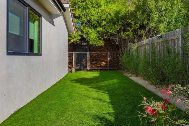 2087 Via Ladeta, La Jolla CA: https://media.crmls.org/mediaz/078e5eae-da11-4ba0-9952-ad95341ef8bc.jpg