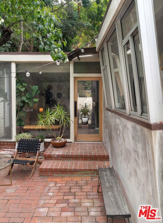 905 N Beverly Glen Boulevard, Los Angeles CA: https://media.crmls.org/mediaz/078f4919-bf0a-4520-9534-5f2ac29ad229.jpg