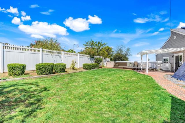 14027 Jamul Dr, Jamul CA: https://media.crmls.org/mediaz/07904971-0cae-44bd-b213-3fbacdf8b678.jpg