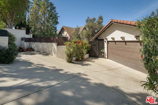 4713 Bedel Street, Woodland Hills CA: https://media.crmls.org/mediaz/07905085-92a5-4bc0-a339-fa85a1b8d01a.jpg