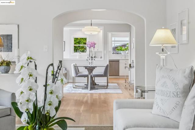 2250 Bywood Dr, Oakland CA: https://media.crmls.org/mediaz/0790b5a8-c0af-4fc1-a97d-6a593e39f6a8.jpg