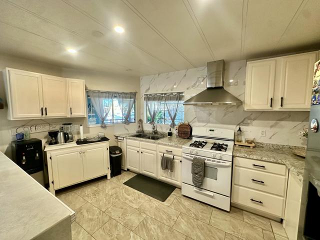 69530 Dillon Road, Desert Hot Springs CA: https://media.crmls.org/mediaz/07920b7e-967b-4958-9f40-cc1750c25607.jpg