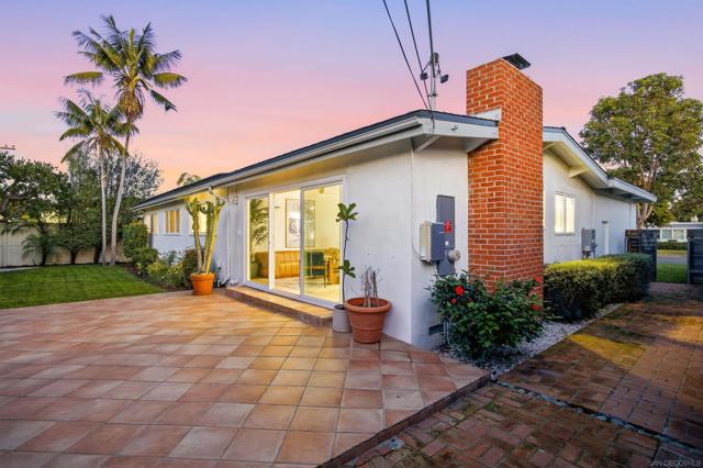 660 Cabrillo Ave, Coronado CA: https://media.crmls.org/mediaz/079229bd-0c37-4486-8fc5-7a529ec8b19e.jpg